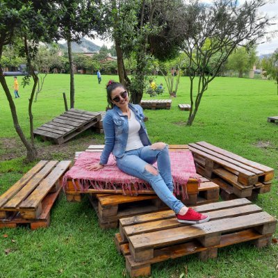 julirendons's profile picture. Vivo mi vida sin inclinarme en otra, pienso en el presente sin pensar en retroceder 
o adelantar el tiempo,simplemente vivo,soy libre y gracias a Dios soy feliz