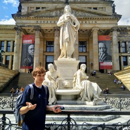 DeFilosoficus's profile picture. Filosoof en historicus, zodat ik mezelf later heel goed kan afvragen waarom ik geen baan heb en hoe dat zo gekomen is.