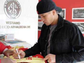 Nome: Claudinei Cardoso Felix da Silva
Posição: Lateral-direito
Data de Nascimento:06/12/1985
Cidade natal: Bragança Paulista-SP   Inter (2010)