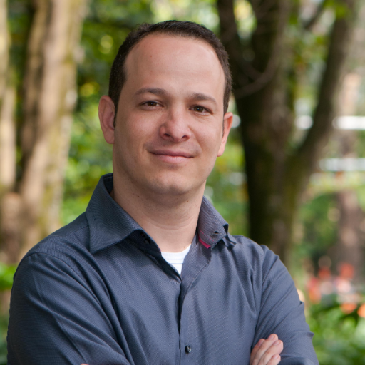 Ing. Ambiental Msc. Gestión Tecnológica e Innovación. Papá de un Pibe de 9 años. De Manizales, vivo en Medellín. Consultor y docente universitario.
