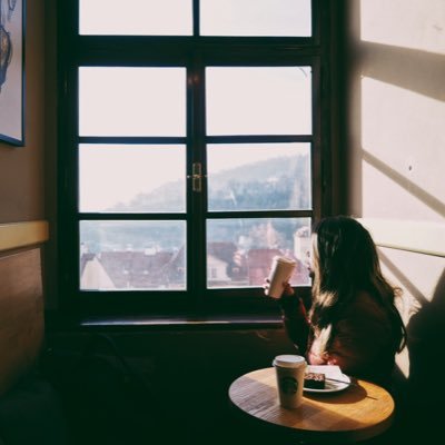 girlinspacee's profile picture. a serial adulterer when it comes to books.