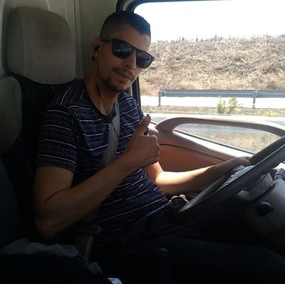 أشهد أن لا إلاه إلا الله و أشهد أن محمد عبده و رسوله