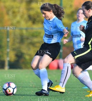 française, footballeuse, dans l'enseignement