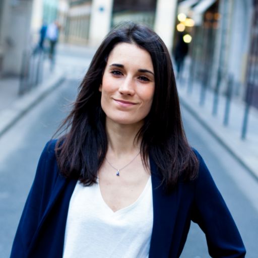 Coach, ex-RH, entrepreneure, conférencière & auteure, j'accompagne les professionnels & particuliers dans la réalisation de leur objectifs de carrière et de vie