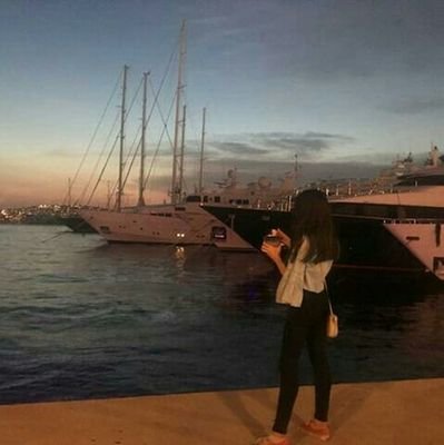 _if im the sun🌝you're the moon🌚because when i rinse⬆you go down⬇_
Proud to be greek Belieber since 2009+A.R.M.Y. since 2016! ^υ^