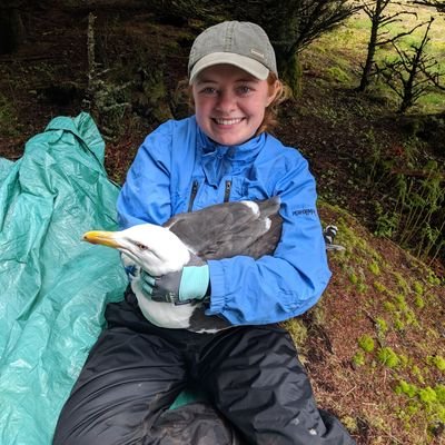 A little obsessed with Leach's storm-petrels (but a softie for all birds!). Atlantic Outreach Biologist with @BirdsCanada_Atl. She/her.