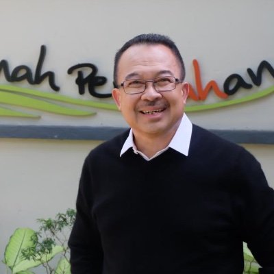 Founder @rumah_perubahan
Berbagi pemikiran di Youtube Rhenald Kasali