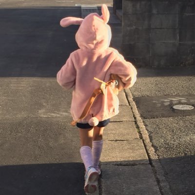 miki44133245's profile picture. 気ままにつぶやいてます。読んでる途中の雑な本の感想を呟きます。話しかけると返事します。高校で学校司書してるので学校図書館のこともつぶやきますが、個人の感想です。あと、図書館のこととかはそれなりのフェイクを入れてます。