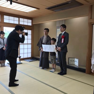 kantanshogi's profile picture. COBINとバースラボとオンラインでやってるカンタン将棋きょうしつです。先生は はると（小3・三段免状もってます）です。自分が読める字だけ漢字にしてます。（※ツイートは原則、本人が入力しています。なお本人の年齢は9歳ですが本アカウントは保護者監督の下、運用しています）