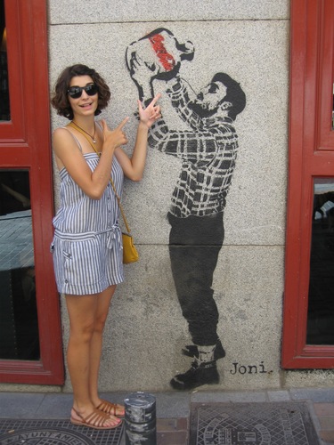 Chossana's profile picture. If music is the food of love, play on