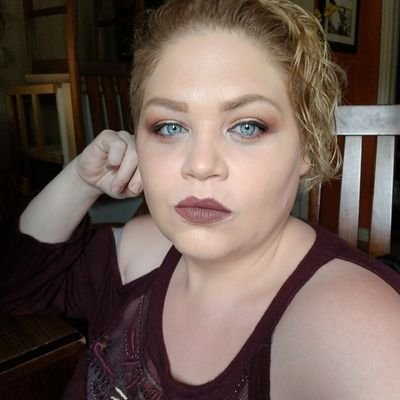 Makeup enthusiast, GA lover and product reviewer.  Beauty and Lifestyle Blogger.  IG: ladyuvthelake FB: kassie waters
