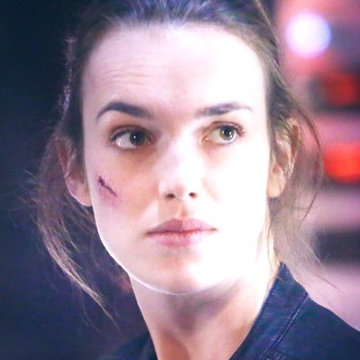 Jemma Simmons. Part time scientist, Part time doctor, Full time shield agent. ((fake)) 18+