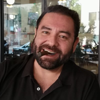 Periodista. Dir. Gral. Editorial de @LvdNoticias Publica Vuelta Urgente en https://t.co/o9ELufbY88 Presentador de TV y consultor de medios. Cine, amigos y libros.