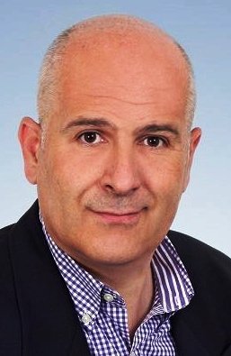 «Αθήνα Αθήνα/ Χαρά της γης και της αυγής/
μικρό γαλάζιο κρίνο/
Κάποια βραδιά στην αμμουδιά /κοχύλι σου θα μείνω» !
Νίκος Γκάτσος