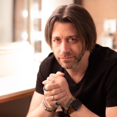 Husband, father, @TEDx speaker, Italophile, grammar critic, @altusent founder, @FanRebellion founder, @RollingStonecc contributor. ~M'illumino d'immenso.
