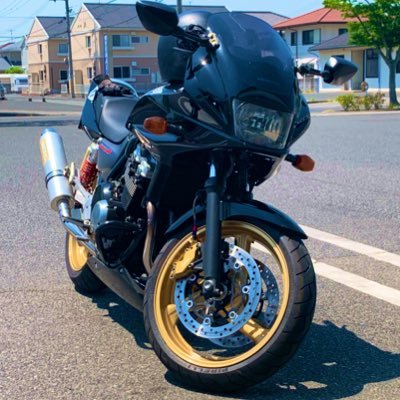 Kow 確かに燃費悪いし ハイオク高いし ガソリン値上げするけど ガソリン入れて動くなら安いもん 1リッターいくらになろうが 燃費が悪かろうがそれを考えさせない良さがあの車にはある 少なくとも俺はそう思う Http T Co Fr4xe23cly