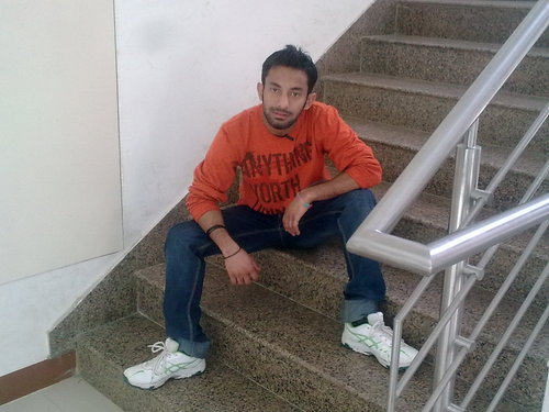 hmmmmmm..........
what to say more...... a boy with lot of XcpTationzZZ frm life....... buT beLieve iN NjoyiNg befoRe wiNing.....