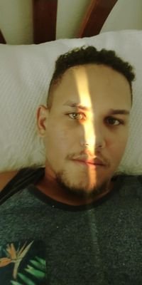curto muita música, filmes,séries, basquetebol, motos e uma boa luta