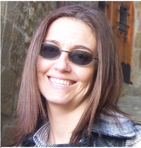 Traductora autónoma. Aficionada a la cocina y a los libros. Freelance translator. I love cooking and books.