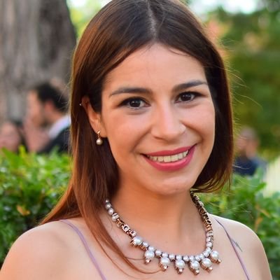 Amante del cine, leer, ver series, escuchar música y los animales. Médica residente de Psiquiatría Adultos, sede sur Universidad de Chile y vegetariana.
