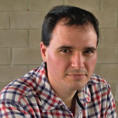 Soy cofundador de Robalir donde me dedico a ayudar a escritores en el proceso de la creación de su obra, para que puedan publicar un libro de calidad ¿Te ayudo?
