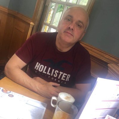 Father to Rebecca,Daniel,Nathan&Ben also a mad Chesterfield fc supporter!Bass player for HUrt AtTack@ Sunday Jam Band!
