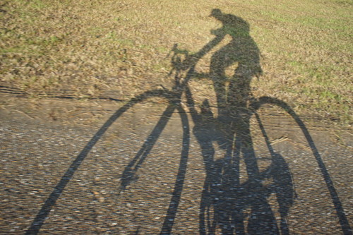 軟脚・鈍脚ホビーロードバイカー。週末は愛車Cannondaleに乗ってストレス発散。// 业余自行车爱好者。无运动体能，周末骑车，以逸待劳。