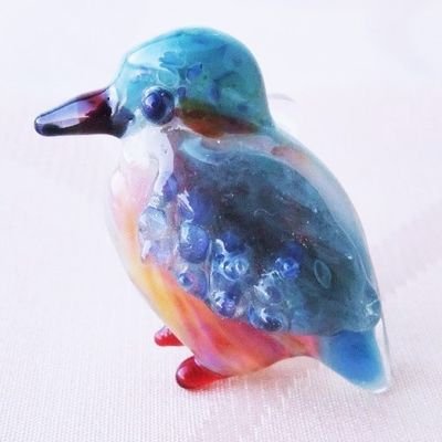 glassartaoitori's profile picture. ガラスを熔かして　アクセサリー  、帯留め、雑貨など和らぎを感じる制作ができたらと思っています。展示の告知案内ばかりですがフォロー&RT、応援のほどよろしくお願いいたします✨
神保町passagebis!ドガ通り5番地

https://t.co/e5yzQ9HmXh…