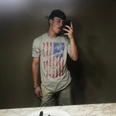 brantleymitche5's profile picture. I wasn't born in Texas...but I got here as fast as I could 🤷🏼‍♂️