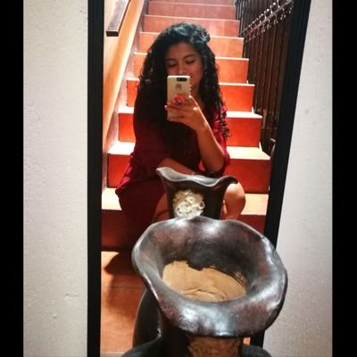 Tengo a una Madre maravillosa y un Papá inteligentoso que me han hecho lo que soy, una colocha de pelo liso que quiere ser Chefa :3 ¡Vive sin límites!