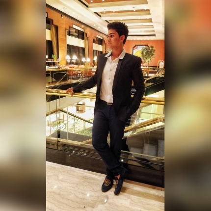 HarshSh23295341's profile picture. live life KING size 👑