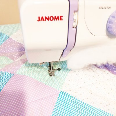 I like handmade! I sewing toys, decorative pillows, mini beds for pets and accessories for Family look: headbands, ties, bow ties, etc.