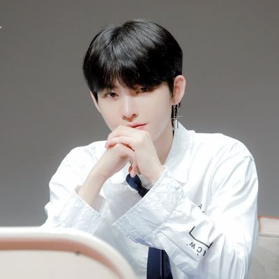 He taught me how you can’t just stop loving someone you didn’t plan to fall in love with from the start ~ 활 (Leo)🌹