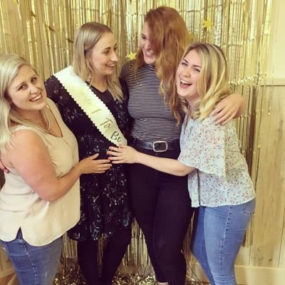 harrietacey's profile picture. 🌼