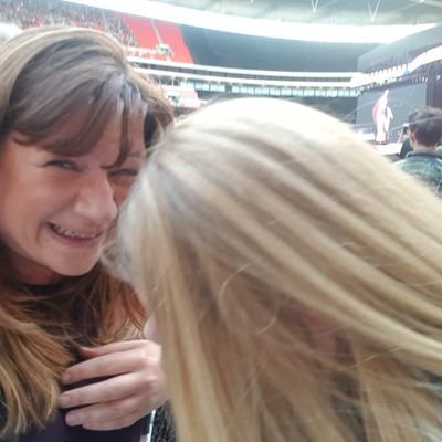 bethangreen's profile picture. unable to define myself in a sentence.
