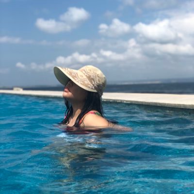 elnaa_'s profile picture. Belum cinta kalo belum mempermalukan diri sendiri