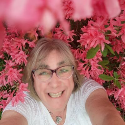 I seriously need a Twitter class, but I am trying. Lover of animals, cooking, art and efficiency. I just love uniqueness, in all that we do. My bio needs..
