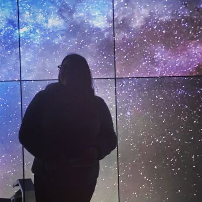 La mente que se abre a una nueva idea, jamas volverá a su tamaño normal Piscis ...Me encanta leer, devoro libros por montón, I sing in the rain!