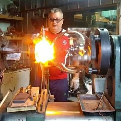 Maestro en soplado de vidrio
reparación y fabricación de equipos de laboratorio aparatos para la investigación y artesanías en vidrio soplado. cel +56957429153