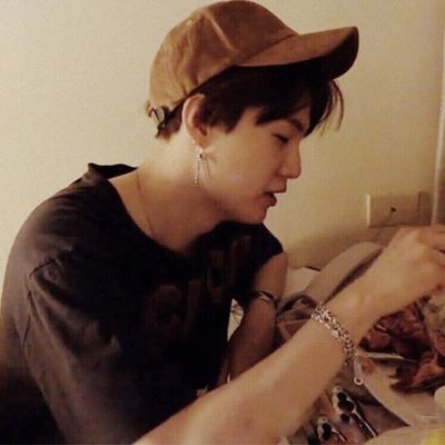 llantosbohemios's profile picture. 