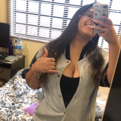 pequena_ps's profile picture. Perdi meu Twitter antigo, brigada de nada. 🖕🏻