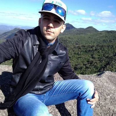 Focar no meu objetivo e lutar para conquista-lo. A caminhada será longa mas com fé em Deus chegarei lá. Humildade e Honestidade.