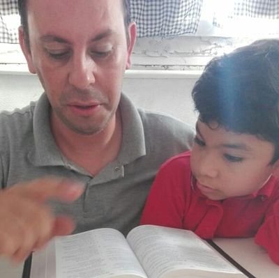 Papá de Gustavo.
Técnico en Seguridad e Higiene.
Licenciado en Seguridad e Higiene.