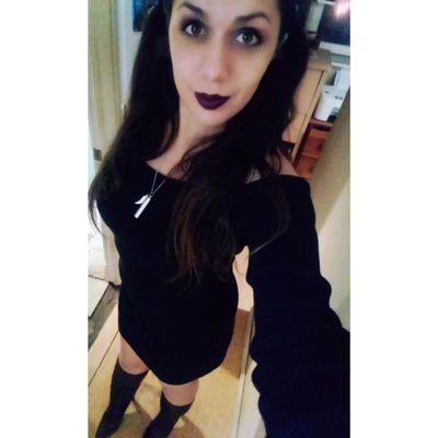 New York based #empath #Psychic 🔮 who answer questions about their love life, career, and future. All readings are $10 ✌& 💜 #tarot
