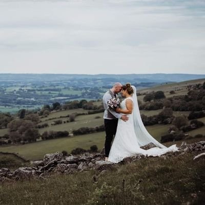 Multi award winning photographer.
.
Wedding Photographer of the Year 2019 SE in the Global Wedding Awards.
.
Birth, newborn, family and wedding photography.