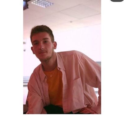 LucMtzf's profile picture. écrasez moi du pied droit, j'crois qu'ça porte bonheur