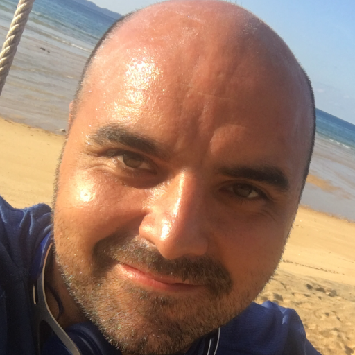 Licenciado en Derecho, Mediador Comunicativo y estudiante del Grado de LSE y Comunidad Sorda.