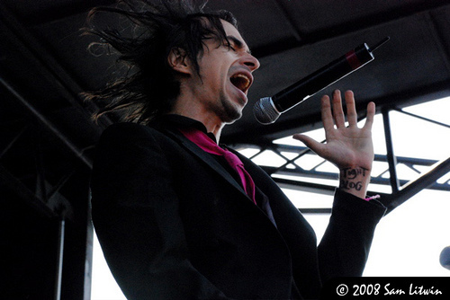 Vocalista en la banda Mindless Self Indulgence Leaving Suicide under 69!