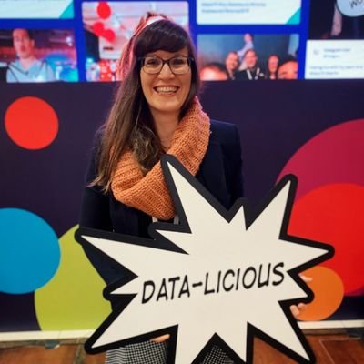 Running a #tableau COE @ Kühne+Nagel at day | excited about #data, #maps, #nature, #food, #music, #travel & #photography (IG: julie.chouette) at night