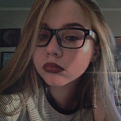 — мне абсолютно все равно, что они там говорят. я живу своей жизнью. а они лишь смотрят на мою 💚
